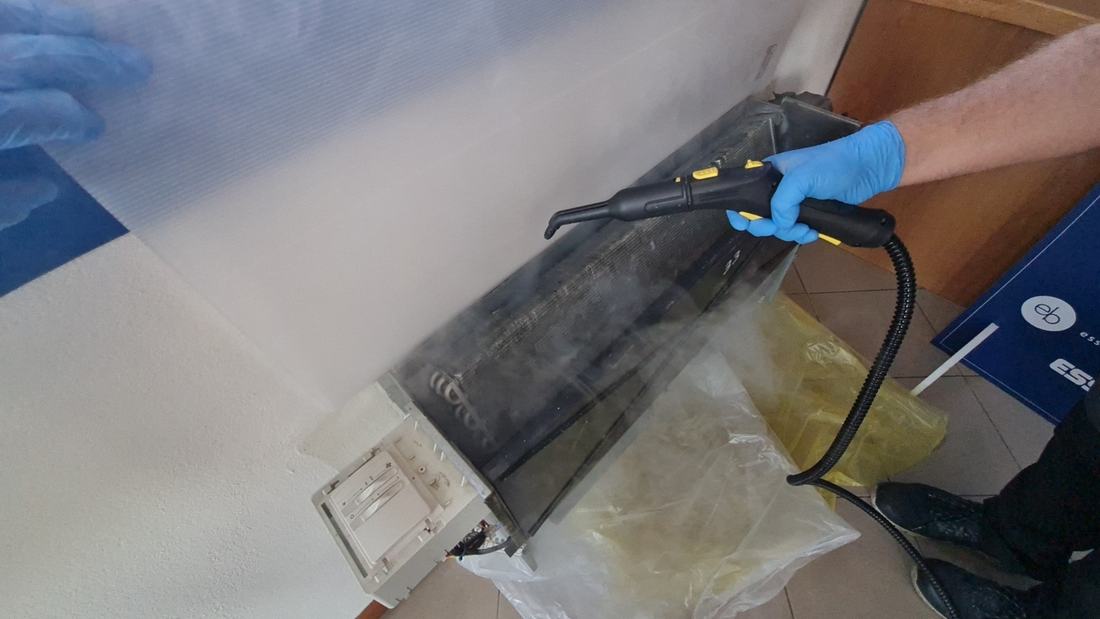 Igiene dei terminali: split e fan coil. Igienizzazione a vapore di uno split con confinamento dell'area — Rentacs, Service Key Group